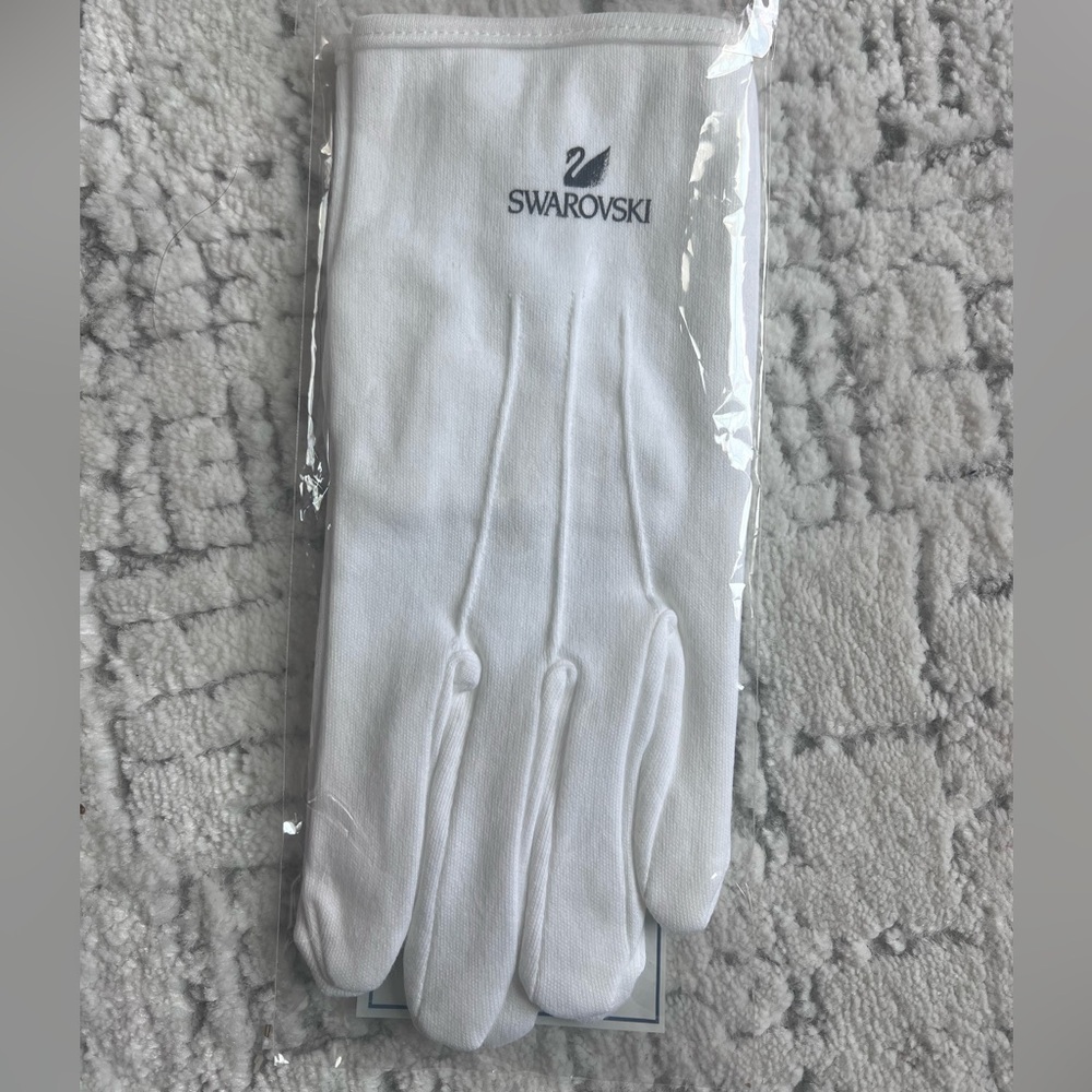New RARE AND LIMITED EDITION white Swarovski gloves